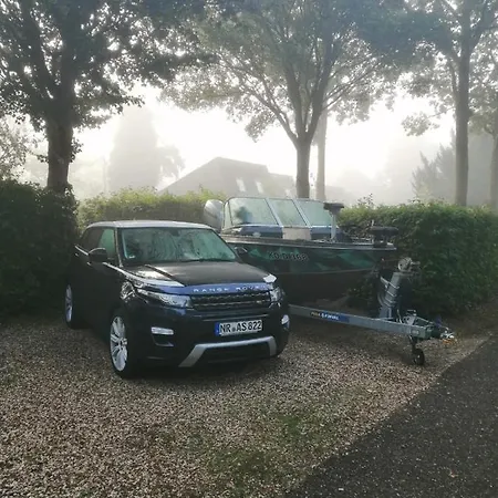 度假居 House Near Fishing Waters Oude-Tonge