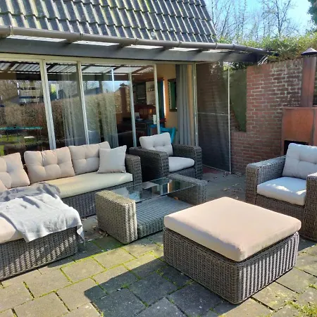 House Near Fishing Waters 度假居 Oude-Tonge