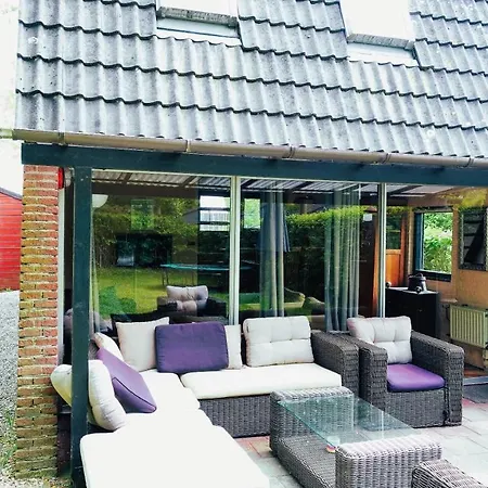 House Near Fishing Waters Feriehus Oude-Tonge