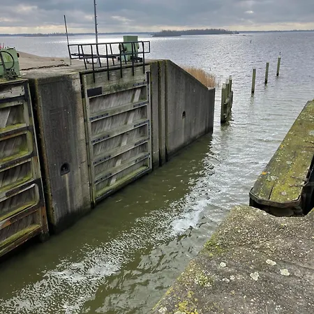 House Near Fishing Waters Oude-Tonge