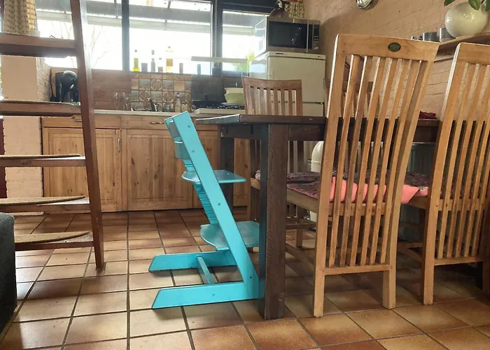 בית נופש House Near Fishing Waters Oude-Tonge