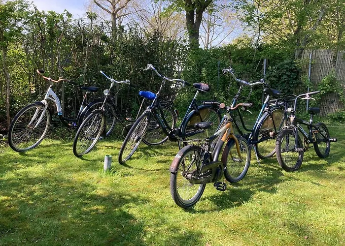 בית נופש House Near Fishing Waters Oude-Tonge