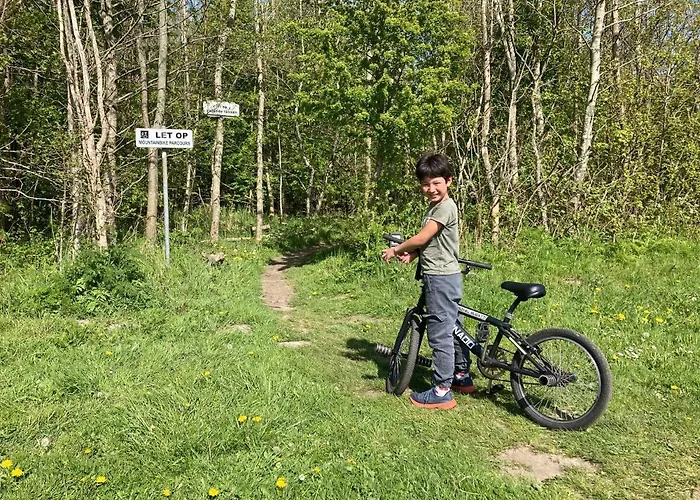 בית נופש House Near Fishing Waters Oude-Tonge