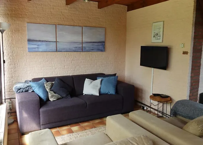 בית נופש House Near Fishing Waters Oude-Tonge